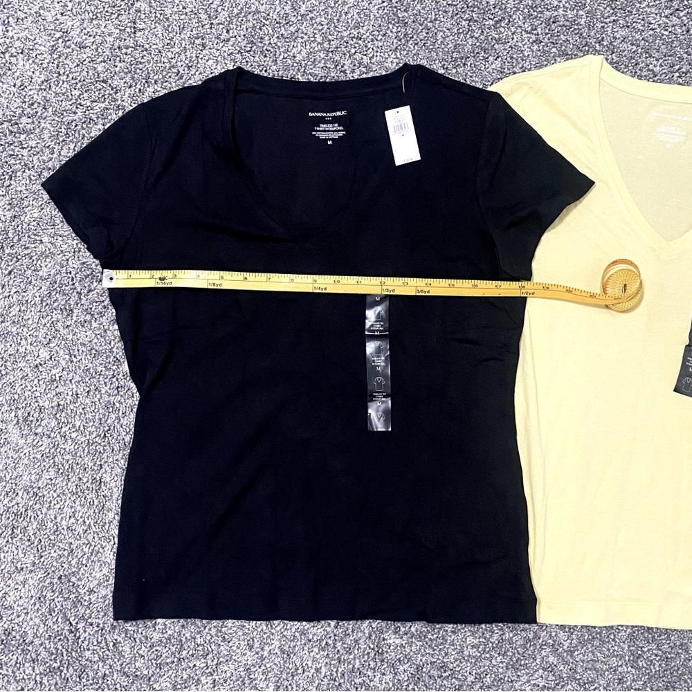 Lot Of 2 Banana Republic Timeless T-Shirts In Black & Yellow NEW Size Medium - Picture 6 of 6
